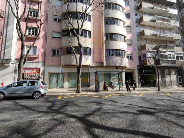 Antigo balcão de banco na Estefânia