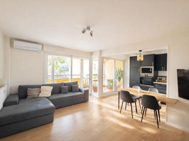 Antigone Appartement T3 Traversant Terrasse, Parking, Pi