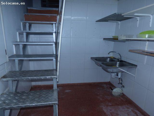 Antiguo bar La Campana. 90m2, 2 aseos. Persiana motorizada. Preparado para negocio de hostelería