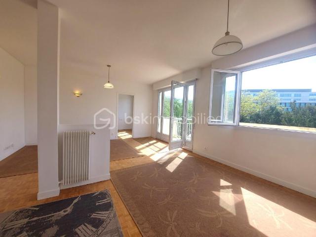 Antony – Croix de Berny – 5 pièces lumineux avec balcon, à deux pas du Parc de Sceaux et du RER B