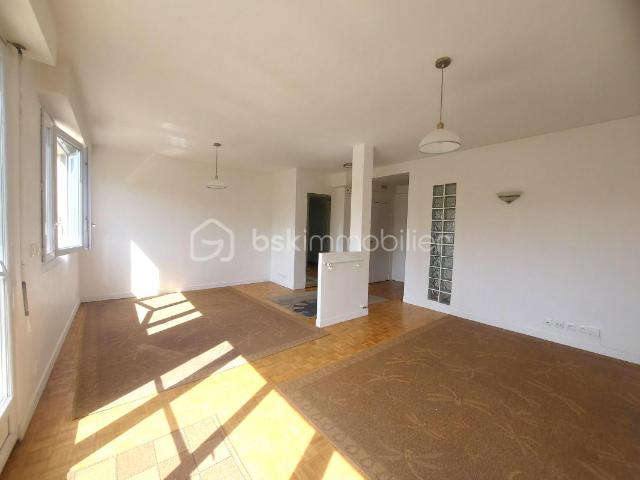 Antony – Croix de Berny – 5 pièces lumineux avec balcon, à deux pas du Parc de Sceaux et du RER B