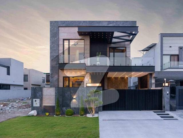 ANW REAL ESTATE PROUDLY OFFERS: 8 Marla Elegant Bungalow Is Available In The Best Block Of DHA Lahore