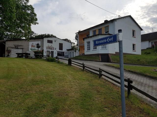 Anwesen mit 2 Wohnh. und Wirtschaftsgebäuden mit herrlichem Ausbl