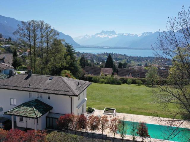Anwesen mit atemberaubender Aussicht und Swimmingpool