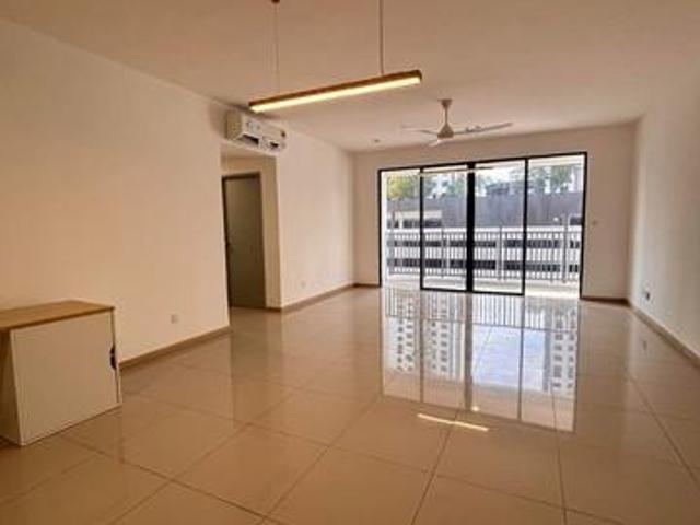 AnyaShorea Park Puchong Brand new Partly furnish 2car parks