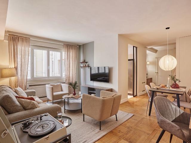 Anzu 2 bedrooms in Trocadéro, Paris Amsterdam Apartments for Rent