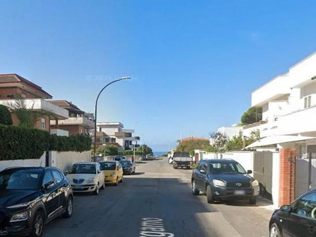 Anzio quadrilocale soleggiato