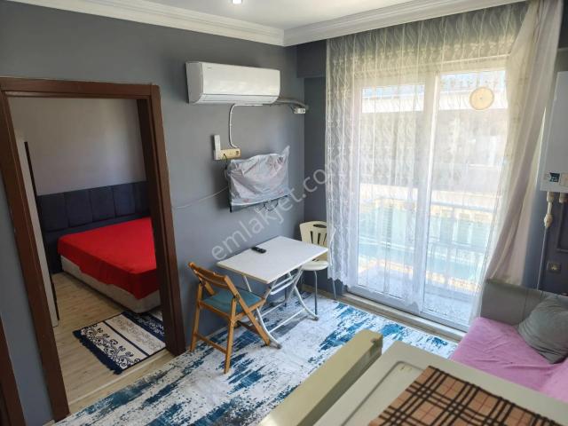 Asmalıevler'de Cadde Üstü Asansörlü Arakat Kiralık 1+1 Apart