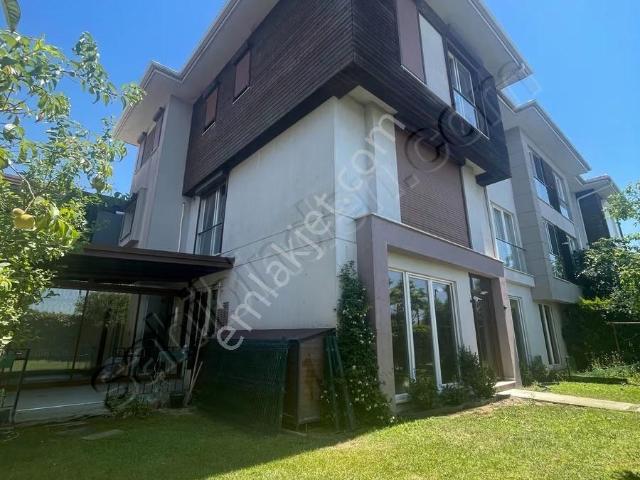Asmalı Sokaklar Satılık 3+1 L Bahçe Flat Villa