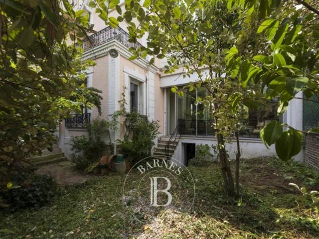 ASNIERES BAC GRANDE MAISON ANCIENNE AVEC JARDIN