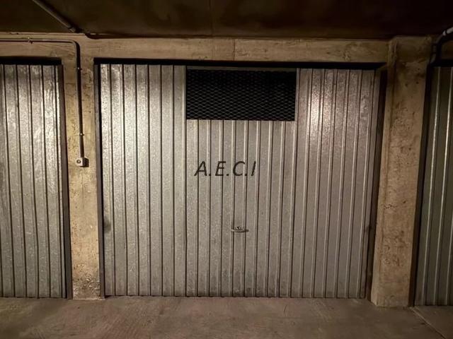 Asnières sur Seine Box 12 m²
