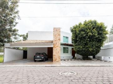 asa en Venta en Campestre del Bosque, con terraza y amplio jardin