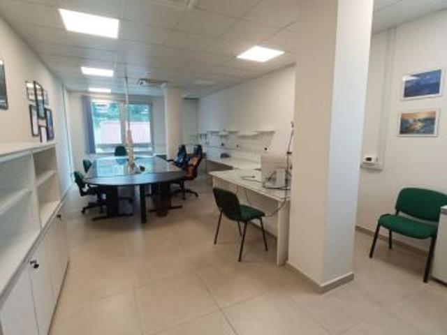 ASCOLI PICENO VIA PICENO APRUTINA AFFITTASI UFFICIO ARREDATO