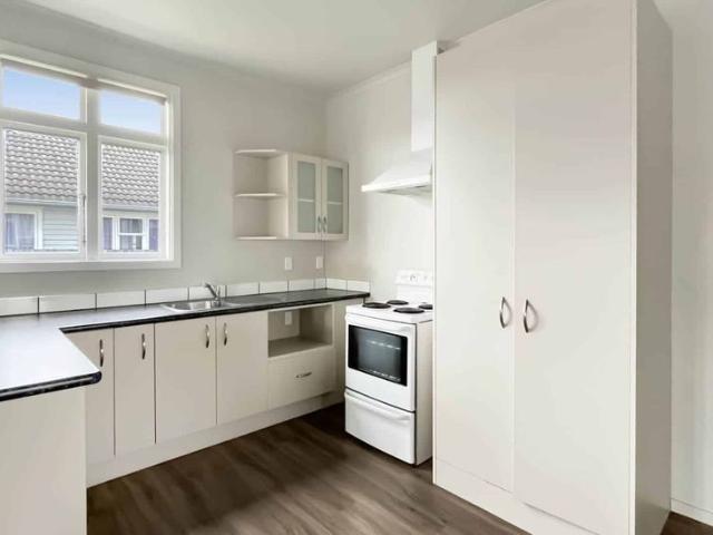 ASHBURTON, HEATPUMP, THREE BEDROOMS