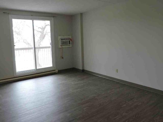 Ashbury Place 2 Bedroom Apartment for Rent at 299 Queen St, Winnipeg, MB R3J 3V5 King Edward