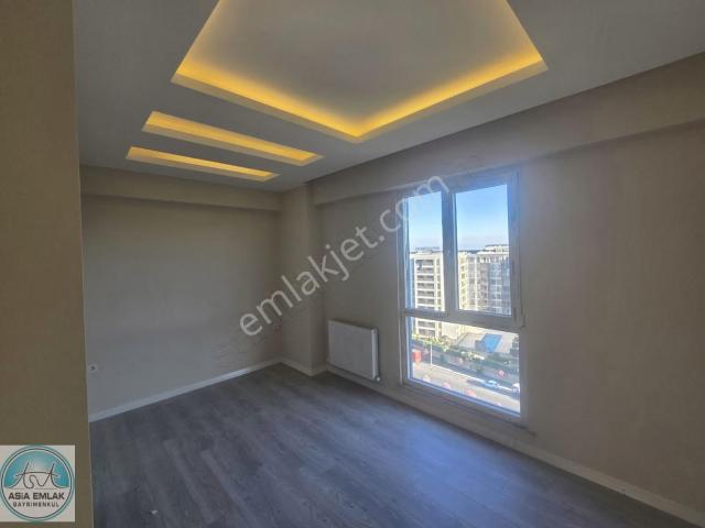 Asia'dan Gün Boyu Ferahlık Ve Huzur İçeren Kiralık 3+1