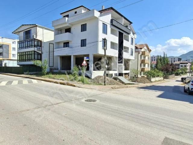 Asies Global Başiskele Kullar Bölge 140 M2 Kiralık Köşe İşyeri.