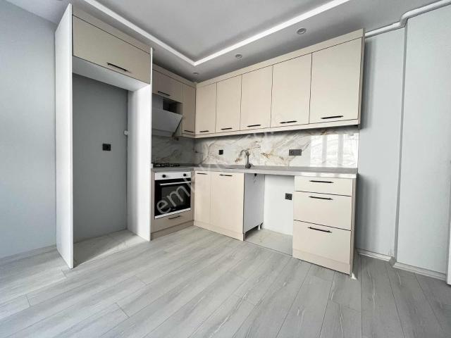 Asil Emlak'tan Muradiye'de Sıfır 1+1 Ara Kat Kiralık Daire