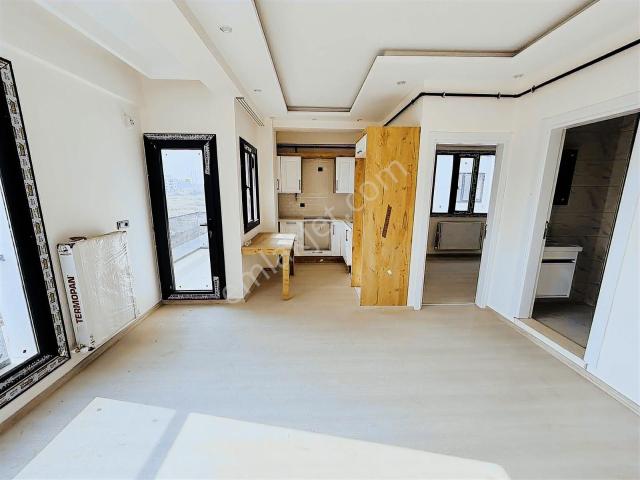 Asil Emlak'tan Muradiye'de Site İçersinde 1+1 Kiralık Daire