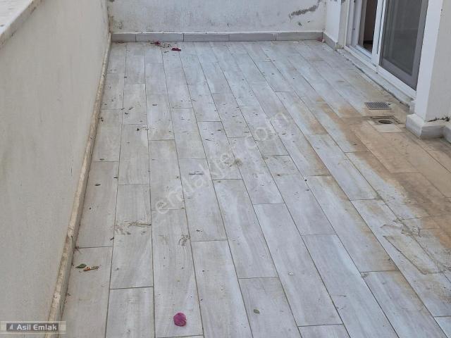 Asil Emlaktan Merkezde Geniş Arakat Eşyalı 1+1 Daire