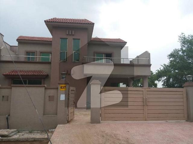 Askari 11, Sector B, 12 Marla, 04 Bed, Luxury House For Rent