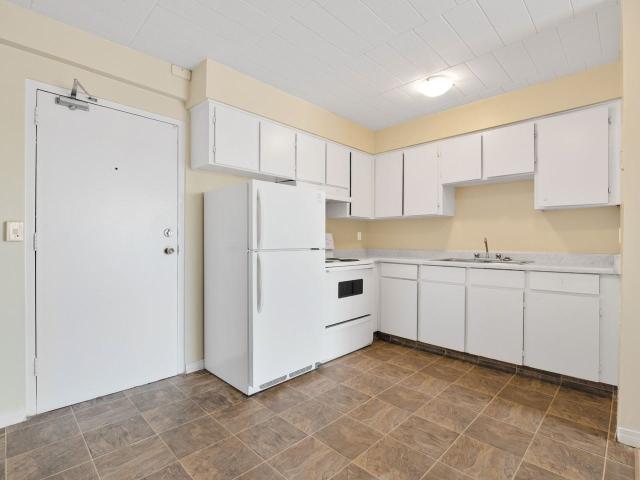 Askin Tower Apartments 1 Bedroom Apartment for Rent at 275 Askin Ave, Windsor, ON N9B 3R5 University
