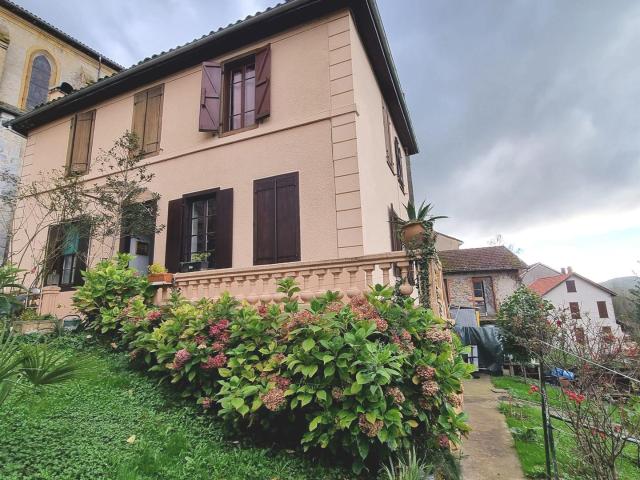 Aspet Ville Maison T4 Renovee Avec Jardin 120m² Aspet