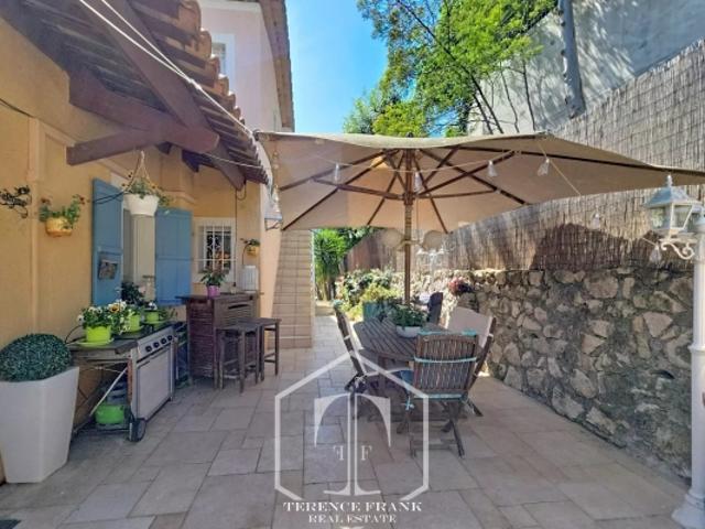 Aspremont Village – Appartement familial de 91 m² avec véritable 2 pièces indépendant de 40 m², terrasses et stationnement