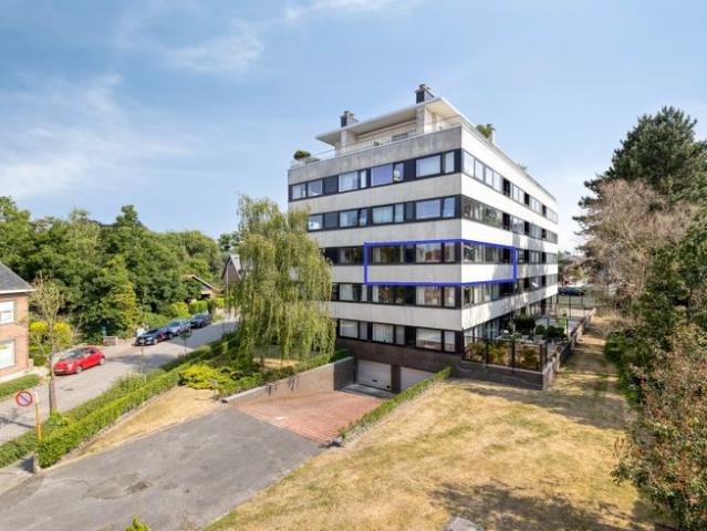 Ruim en lichtrijk tweeslaapkamerappartement te Assebroek