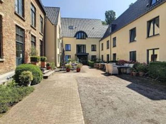 Assistentieflat met terras te koop in Brugge
