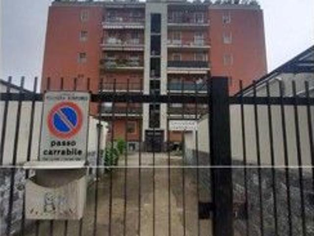 ASTA OCCASIONE: Peschiera Borromeo MI via G. Giusti appartamento+cantina