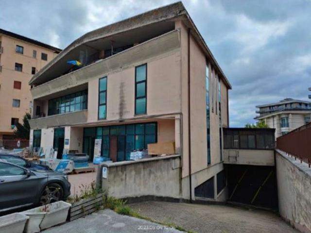 Avellino alla via Camillo Renzi appartamento su due livelli occasione ASTA