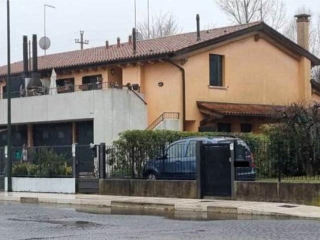 ASTA: A TREVISO, VIA A. DA SANGALLO APPARTAMENTO CON GARAGE E AREA ESTERNA