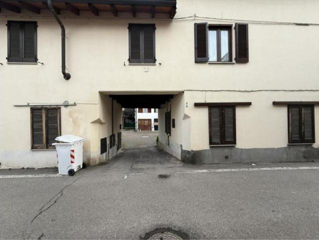 ASTA: Busto Arsizio VA, frazione Borsano, in via Pavia abitazione su 2 livelli