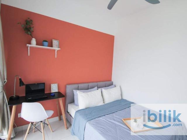 Astetica Queen Bedroom with Ac & Window @ Seri Kembangan near to KTM Serdang, The Mines, UPM