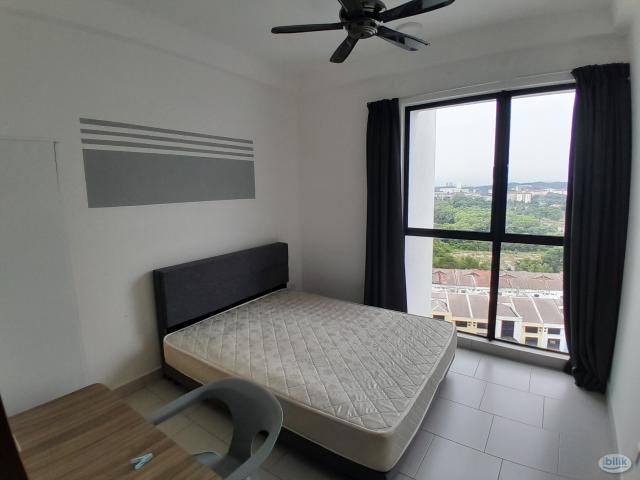 [Astetica Residence] Middle Room with Aircond Near KTM Serdang, The Mines Mall, Balakong