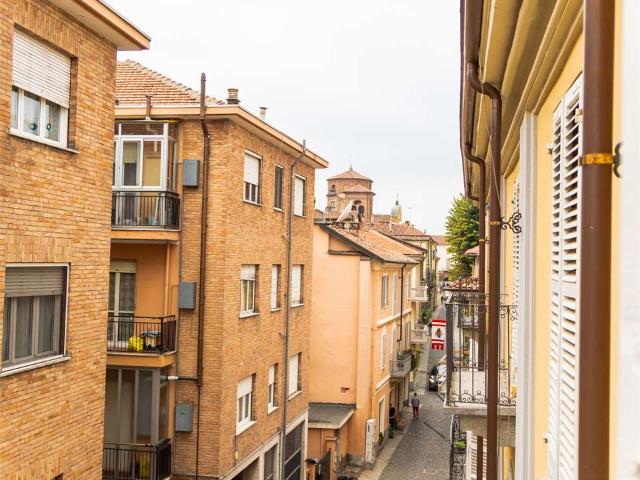 ASTI CENTRO BILOCALE RISTRUTTURATO ARREDATO