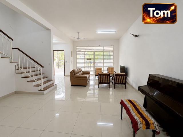 Aston Timur BM Centre For Rent3 Storey Terrace 6R6B Fully Furnished