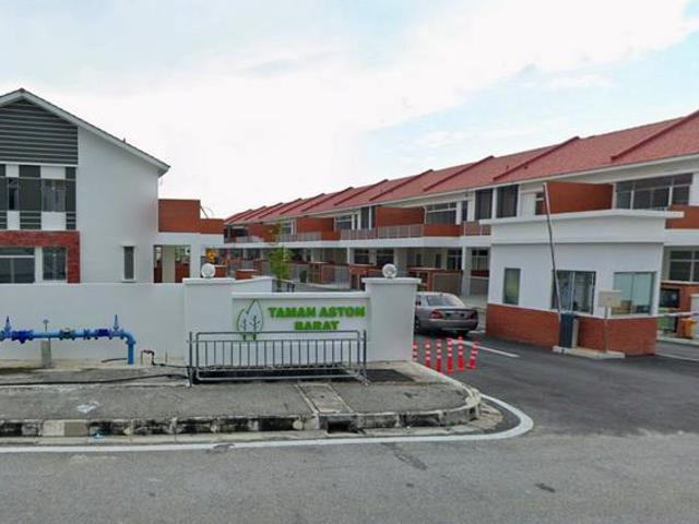 Aston Barat 30ft Backyard Gated Freehold Terrace