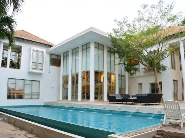 Astrid Hill D10, Detached