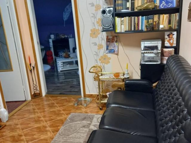 Ap 2 cam, cu hol pătrat, semimobilat, P'ata Gari