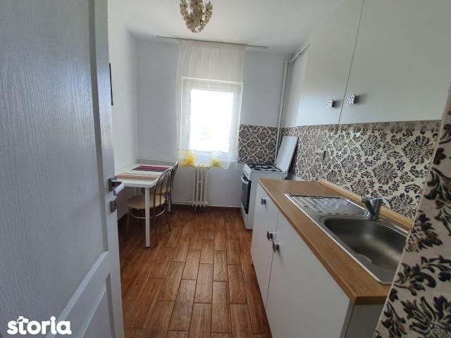 Ap. 2 cam dec zona Republicii Parcul M Viteazu 3/4, 350 euro