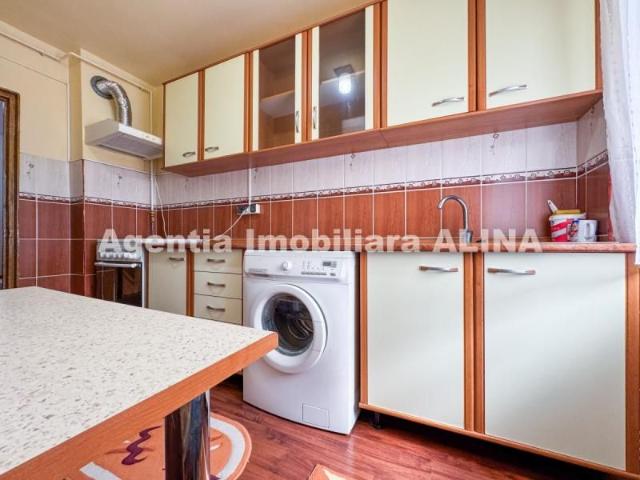 Ap. 2 camere in Deva, zona Piata Centrala, str. Ion Luca Caragiale, decomandat, 48 mp, etaj 4