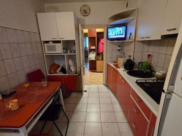 Ap. 3 camere Tineretului sup 80 mp