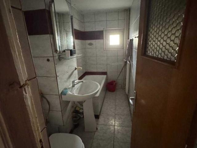 AP. 3 camere vitan 65 mp utili, necesita renovare, comision 0%