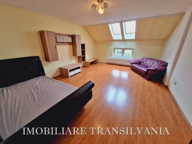 Ap. 3 camere decomandat, zona Calea Moldovei