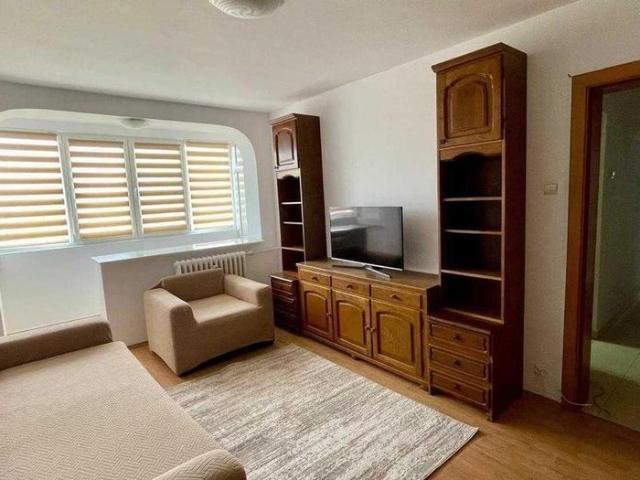 AP. 3 CAMERE METALURGIEI, LOC DE PARCARE, BUCATARIE INCHISA