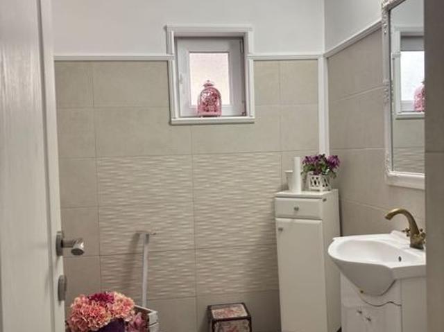Ap 3 incaperi pentru activitate comerciala parter Zona DOVALI
