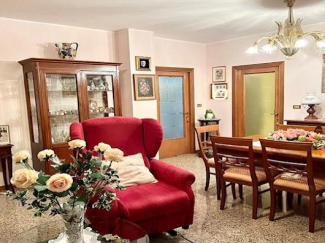 AP, Appartamento con corte esterna