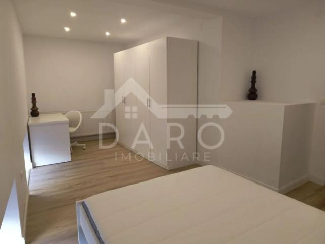 Ap cu 2 camere in centru, decomandat